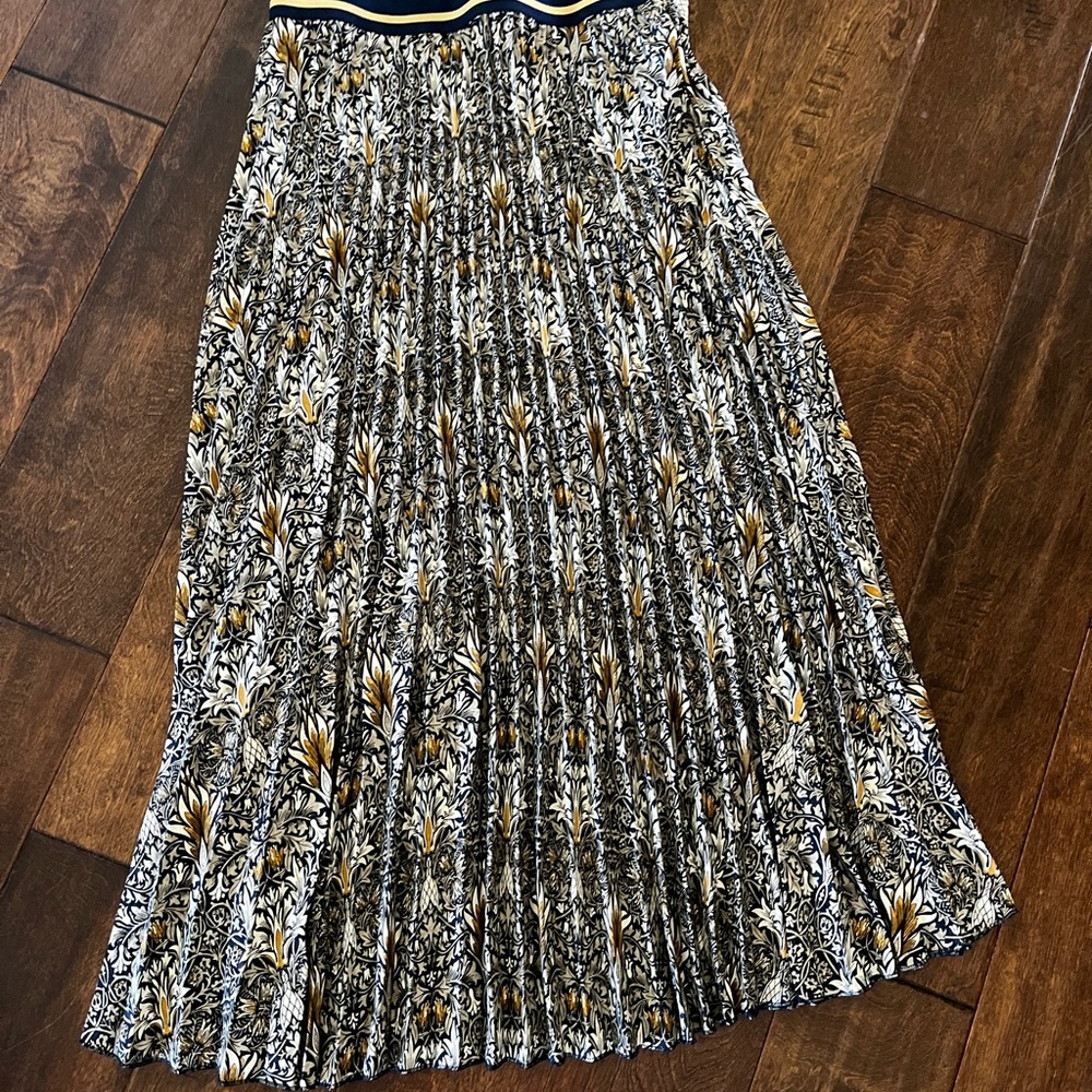 Pleated skirt